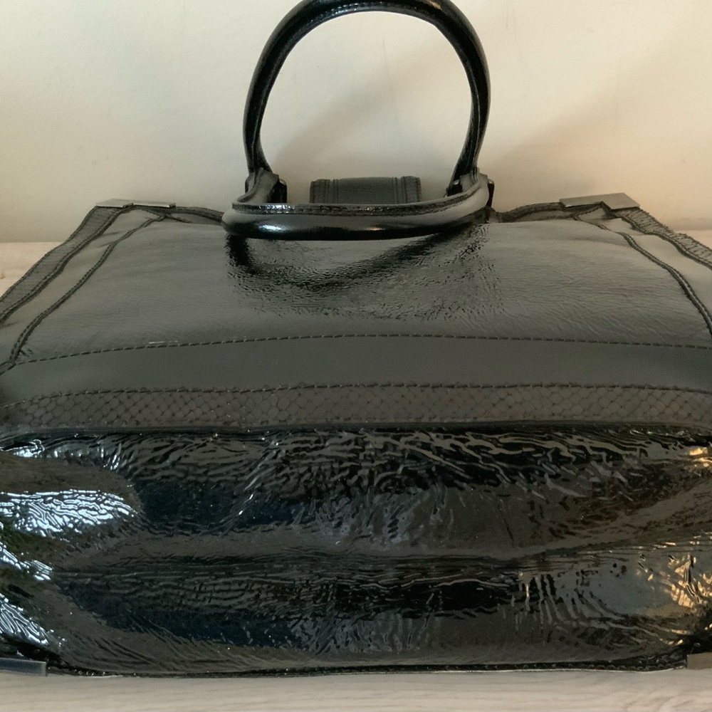 TORY BURCH VINTAGE LARGE PATENT TOTE - Picture 8 of 10